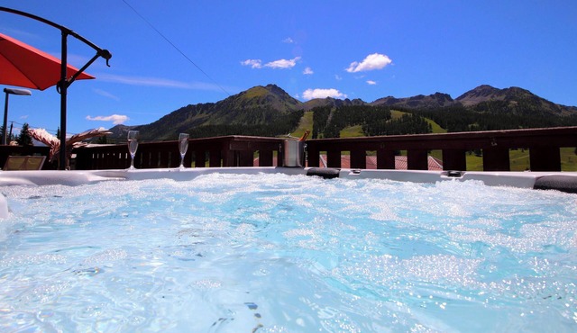 CHALET 16/18 PERSONS JACUZZI SAUNA CINEMA ROOM VIEW SLOPES AND MOUNTAINS