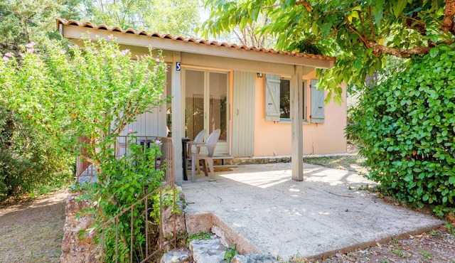 Chalet “Comfort Shared Pool” with Pool, Shared Terrace, and Wi-Fi