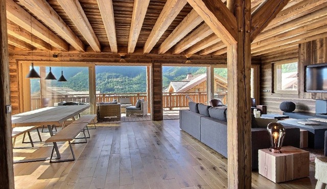 Chalet Luxe piscine et spa plein soleil 18 personnes serrechevalierholidays