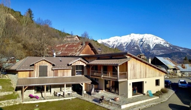 Chalet near resort and lake (sleeps 12)