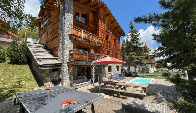 CHALET SLEEPS 18 POOL JACUZZI CINEMA ROOM SLOPE AND MOUNTAIN VIEWS