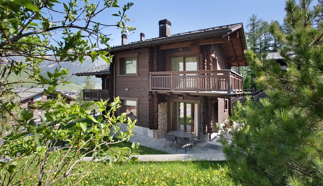 Chalet 'Spark Chalet e Spa Livigno' with Mountain View and Private Spa
