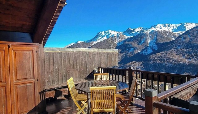 Chalet with fireplace and panoramic terrace