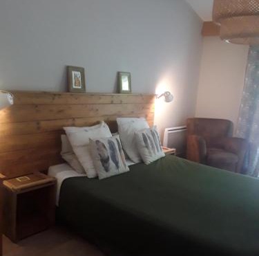 Chambre d'hôte équipée avec terrasse verdoyante