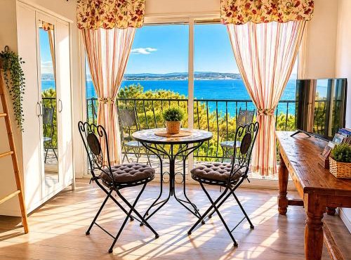 Chambre en Provence balcon et vue calme