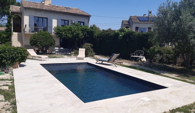 Charmante Maison Provençale. Intérieur et Jardin Spacieux, Piscine Toute Récente