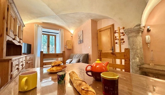 Charming 2-room flat with Wi-Fi and parking in La Salle-les-Alpes