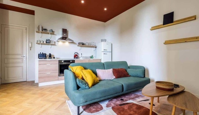 Charming 3-room apartment with sea view