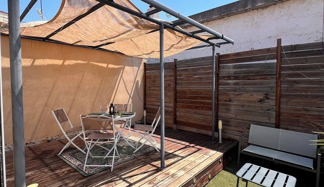 Charming, air-conditioned house near the highway and public transportation