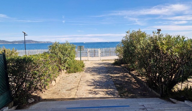 Charming apartment in Cavalaire-sur-Mer with terrace