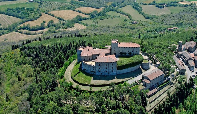 Charming apartment located just outside the ring wall of Castello di Montegiove.
