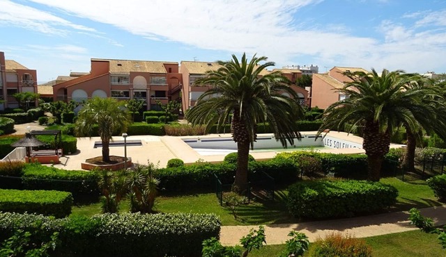 Charming F2 Mezzanine, A/C, Pool, South, Parking, Near Beach and Village in Palavas