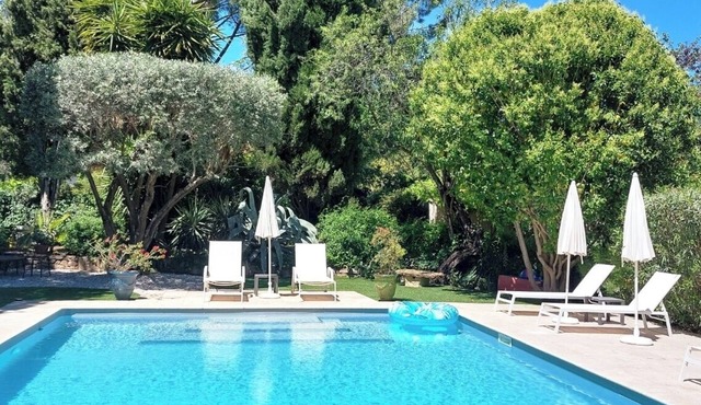 Charming holiday cottage with pool-pétanque-table tennis-foosball-BBQ-parking