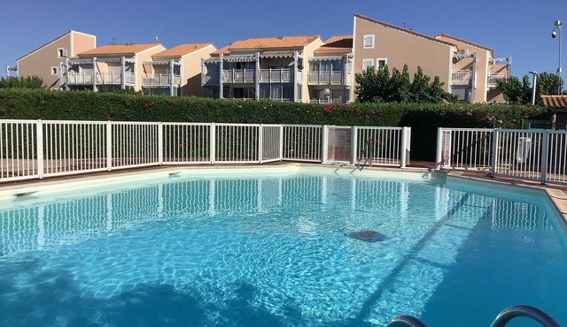 Charming Loft with Pool, Terrace & Parking, Steps from the Beach in Palavas