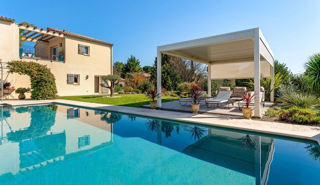 Charming Studio in Fontarèches (Gard) with Shared Pool, Wi-Fi & Air Conditioning