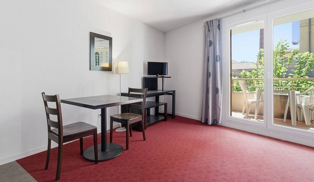 Charming Studio - Sleeps 2 - Very Bright