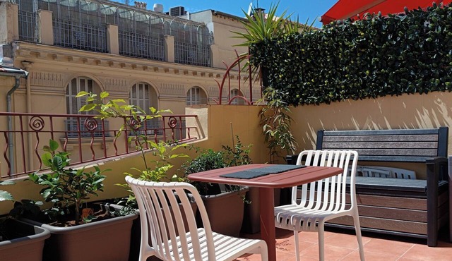 Charming Studio with Large Terrace & Right in the Heart of the City - Near Nice Étoile