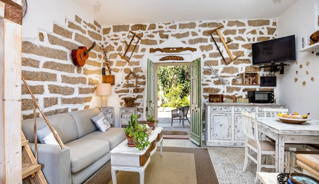 Charming Vacation Home “Tipica casa a San Pantaleo“ in Central Location with Balcony