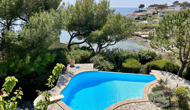 Chez-Aline, vacation home in Provence, sleeps 8, pool, ocean view, beach 2 min away