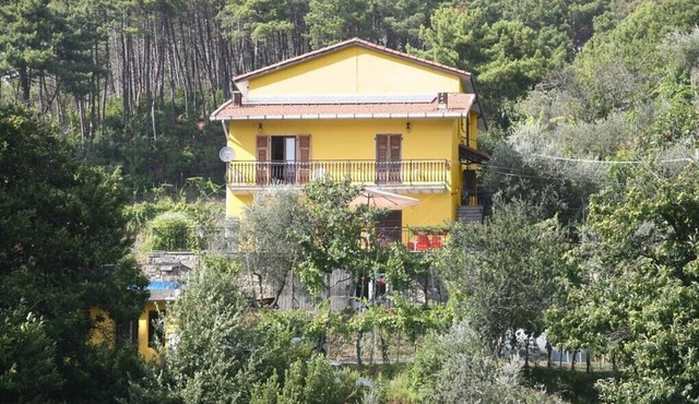 Cinqueterre Park (SP). Three studios with kitchenette in Polverara