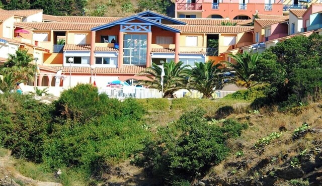 Coastal Retreat on the Vermilion Coast