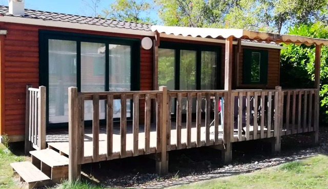 Colorado Comfort 3-room mobile home, sleeps 4–6, air-conditioned