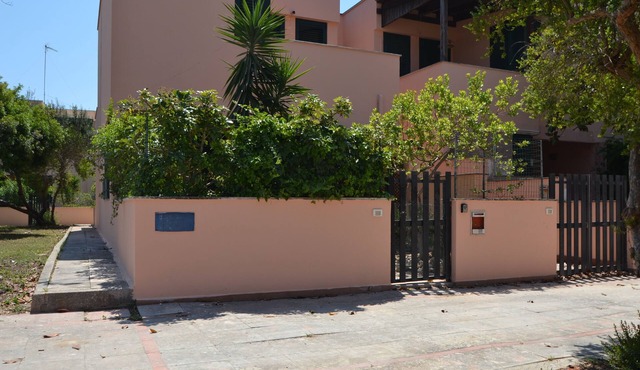 Comfortable three-room villa located in Torre dell'Orso on the ground floor