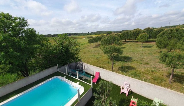 Comfortable, unoverlooked villa with large swimming pool and view of the garrigue