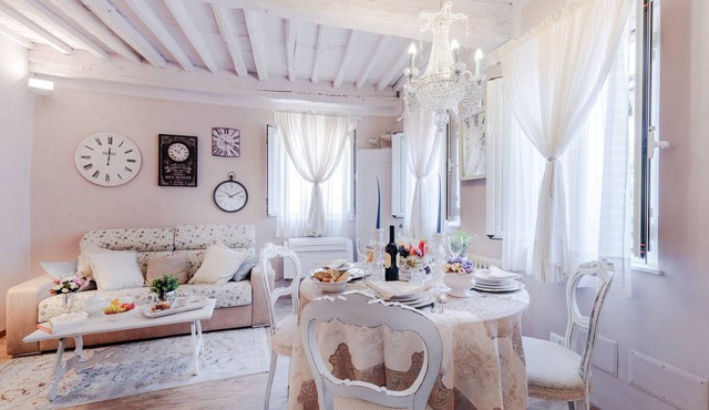 Convenient Home close to Train Station and Parking