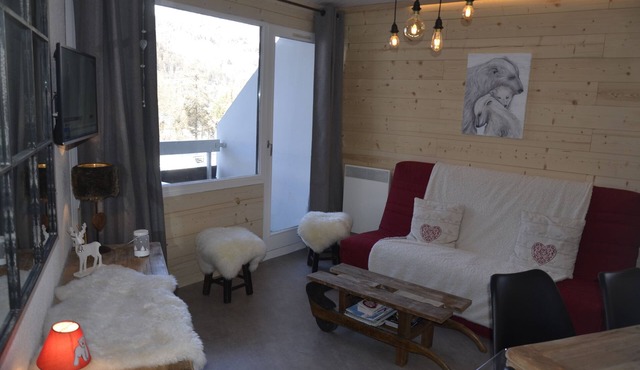 Cosy apartment, private basement and outdoor parking, 100m from the slopes
