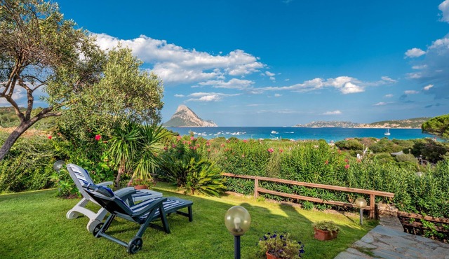 Cottage Porto Taverna, 80 m from the Beach with Private Terrace & Garden