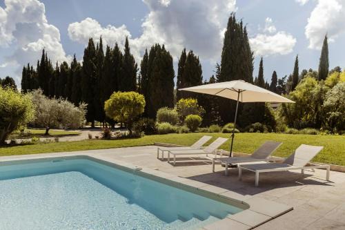 Cottage With Pool And Olive Grove Near Saint-Rémy