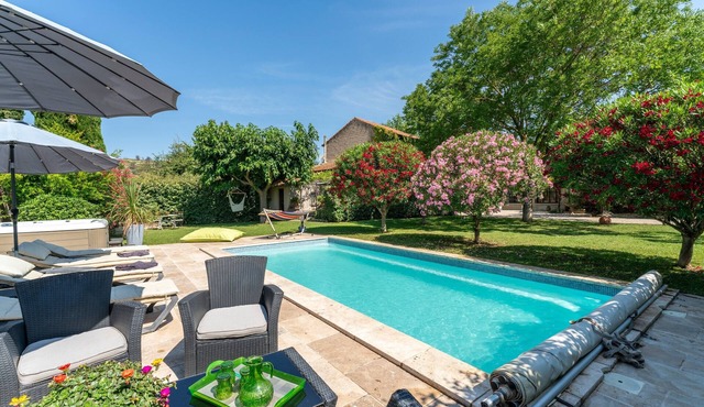 Country House 'Le Mas' with Shared Pool, Wi-Fi, and Air Conditioning