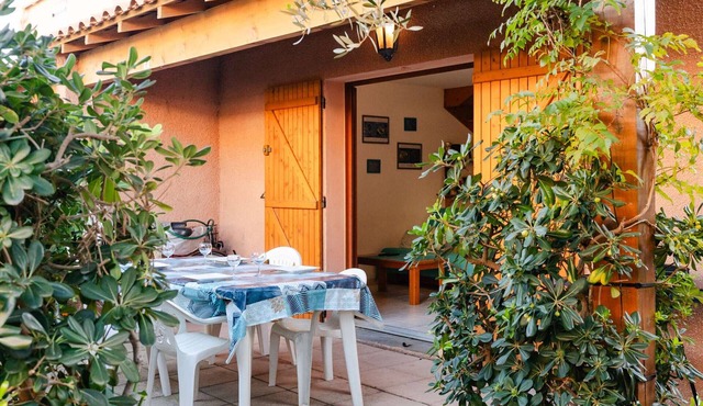 Cozy 3-Room Pavilion for 6 with Pool, Near Beach, Pet-Friendly, Parking Included