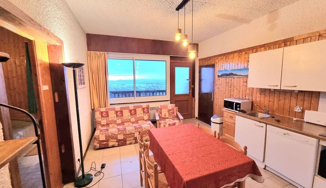 Cozy 6/8 Person Apartment with South Terrace, Near Slopes, Free WiFi, Parking - Pet Friendly
