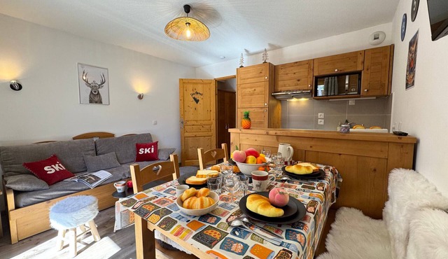 Cozy apartment in Vars for 4 people with sunny balcony