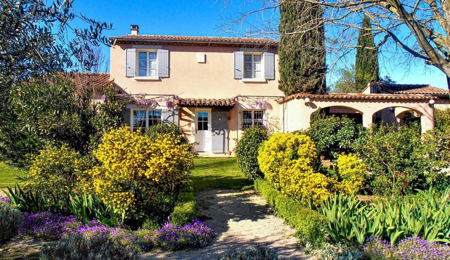 Cozy home in Saint Quentin la poter with WiFi