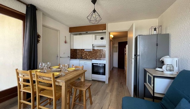 Cozy Studio for 4, Ski-in/Ski-out, Near Village, Parking, Pets Welcome