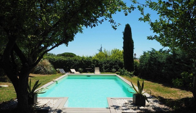 Cozy Vacation House with Pool, Vernègues