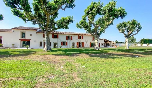 Domaine de la Toumanque- Mas provençal rénové- 4 chambres - 14 couchages