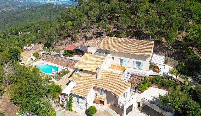 Double Family Villa,12 people with Pool near Cannes