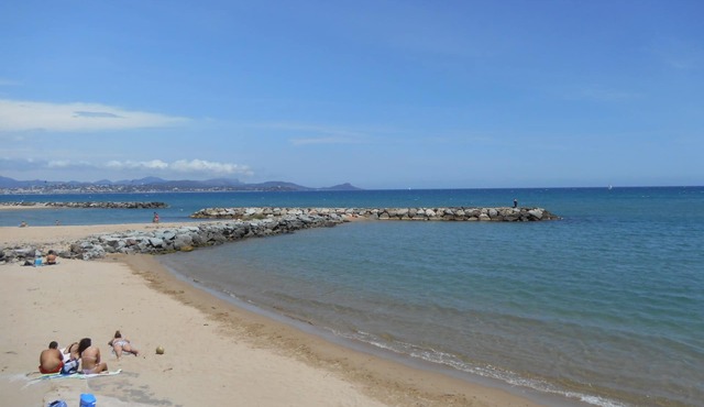 Duplex apartment in the heart of Saint-Aygulf – approx. 300 m from the sea