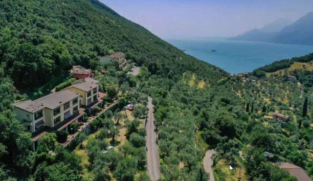 Ein Appartement mit Pool und Panoramablick auf den See, in Malcesine am Gardasee