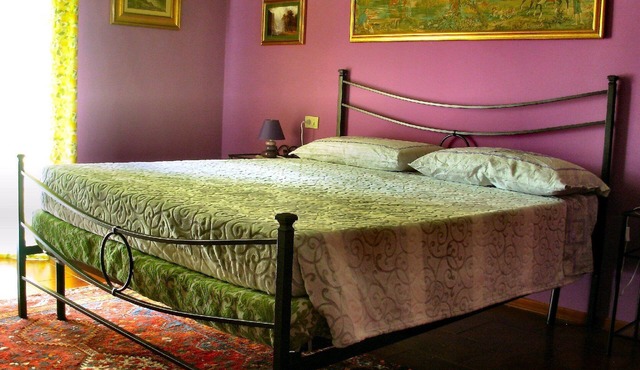 Elegant and refined terraced villa located 5 minutes from Lake Garda.