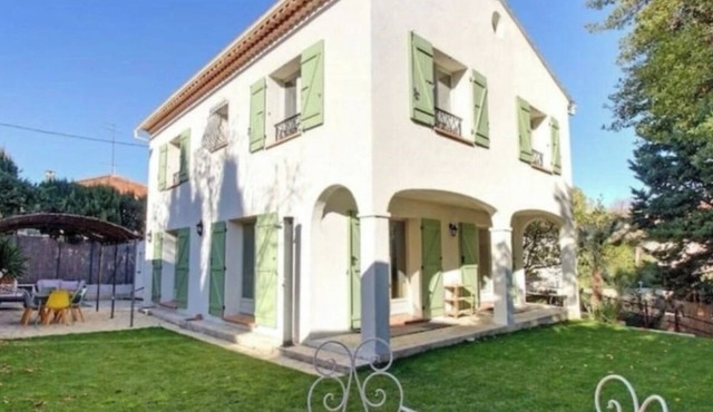 Elegant Cannes Villa 4-5 Bedrooms Walk to Palais & Beaches