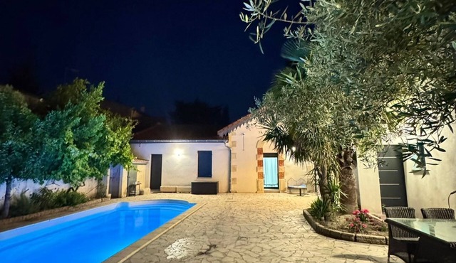 Elegant duplex apartment 10 minutes from downtown Nîmes