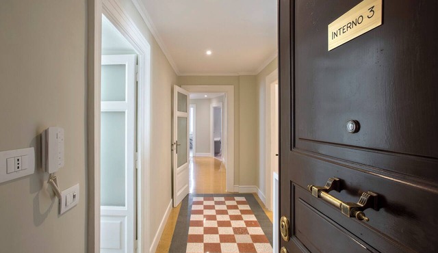 Elegant, New, Spacious 3Bedroom Home Between Vatican, Piazza Navona & Trastevere