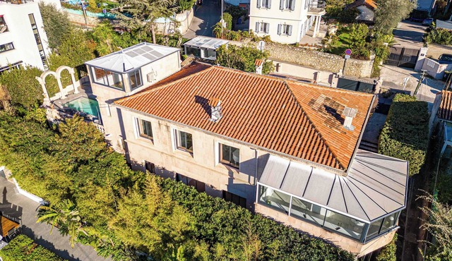 ELEGANT PRIVATE VILLA WITH POOL & GARDEN , 5 MIN TO CENTRAL CANNES