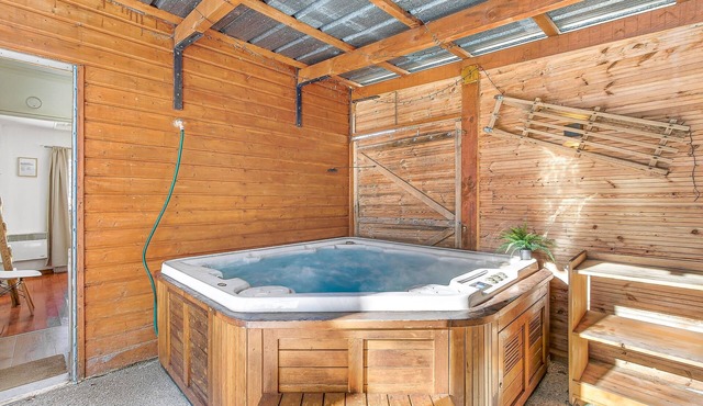 Entire Holiday Home 'Entier Avec Spa 6 Personnes' with Mountain View, Wi-Fi, and Air Conditioning