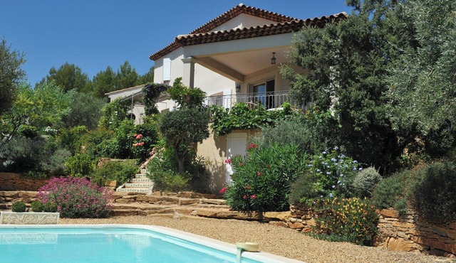 Entre mer et garrigue - Charming house with pool and sea view in Provence